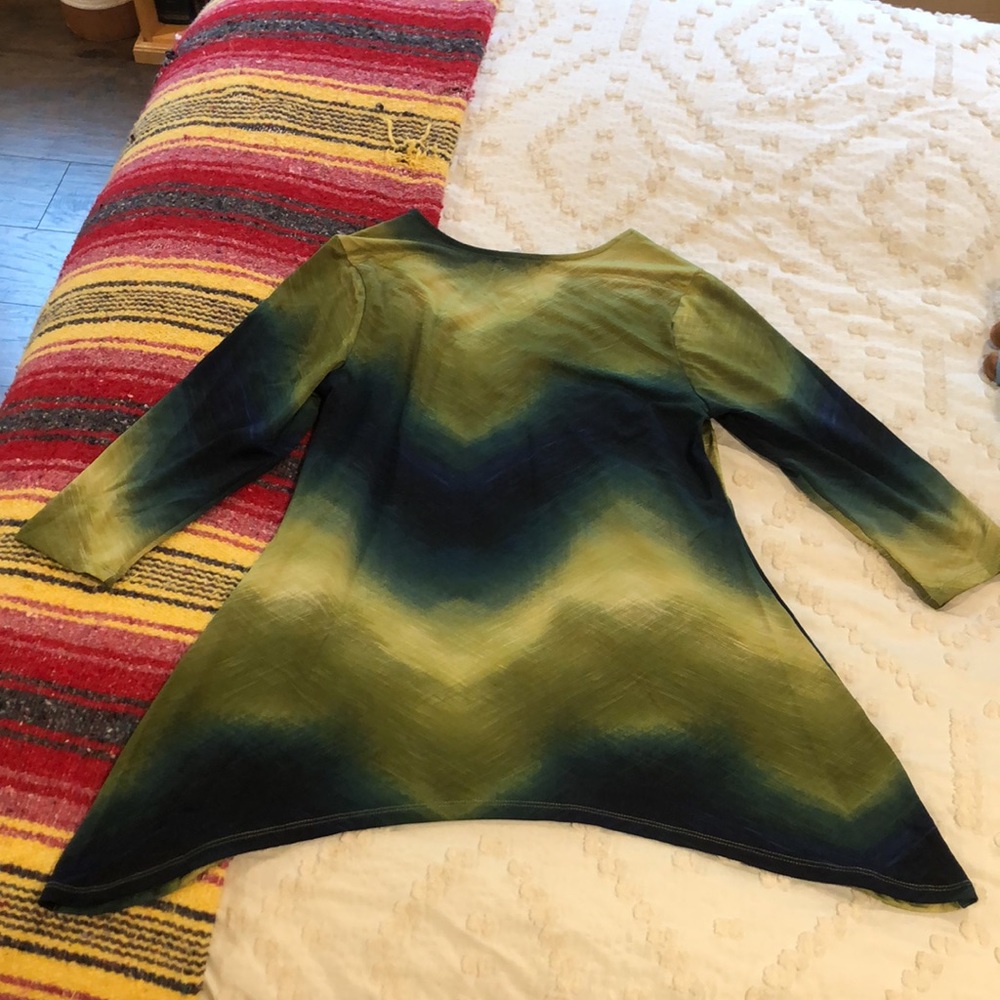 Green and blue top - Picture 2 of 4